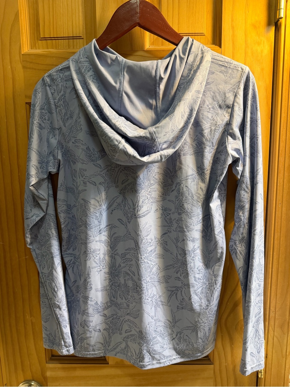 Patagonia Light Blue Hooded Shirt with Leaf Motif - Picture 2 of 4